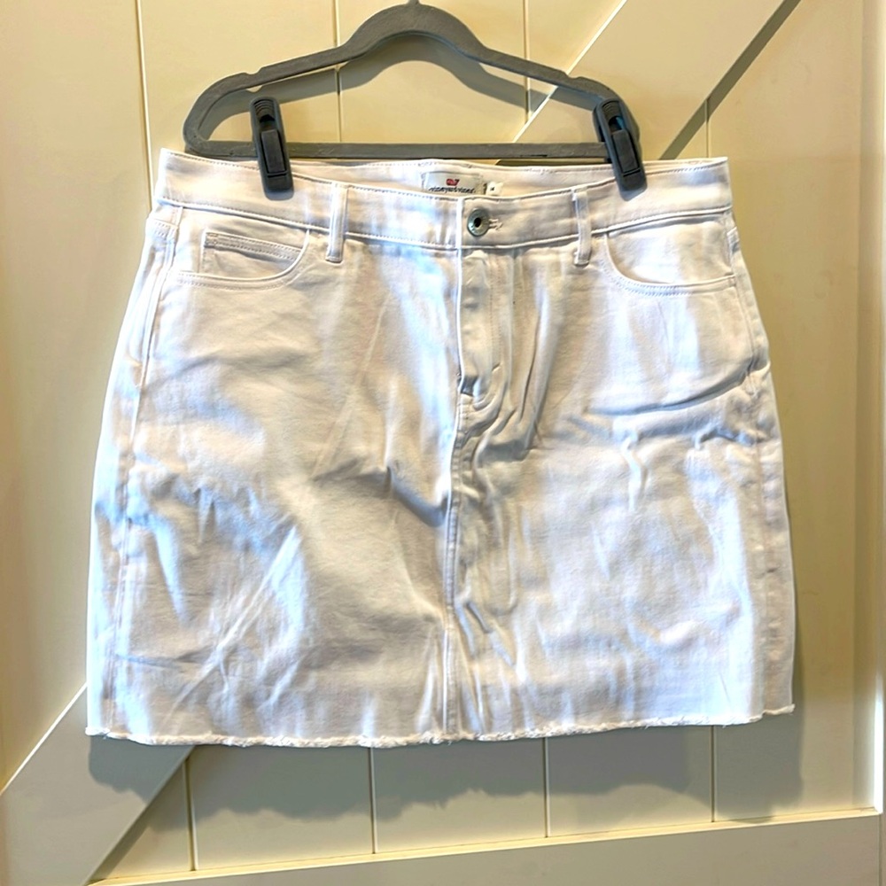 Woman’s White Vineyard Vines Jean Skirt